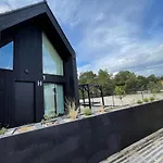 H37^ Apartment *