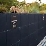 H37^ Apartment *