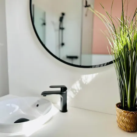 H37^ Apartment *